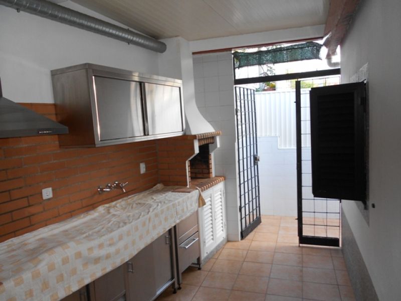 Casa Térrea T2 com 2 cozinha e terraço coberto em Olhão