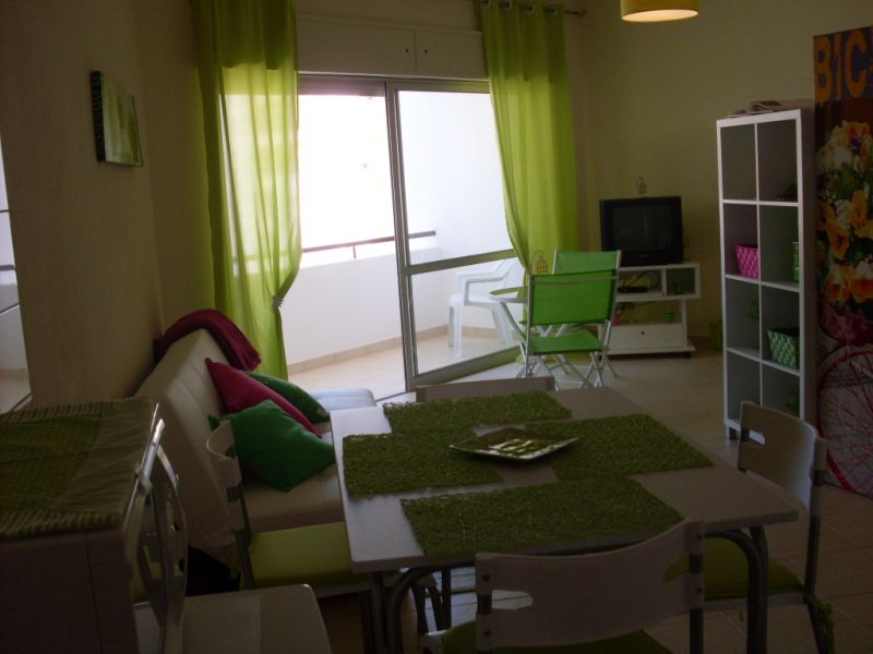 Excelente apartamento T0, com varanda, praia da rocha em Portimão.