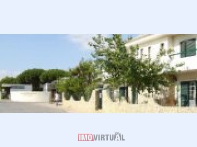 Aluga se quarto tipo T0 em moradia  frente à Universidade do Algarve - Gambelas - Faro 