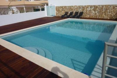 Moradia T4 de luxo Nova com piscina e garagem