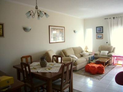 Óptimo T2 usado em condominio fechado c/ piscina e parqueamento privado