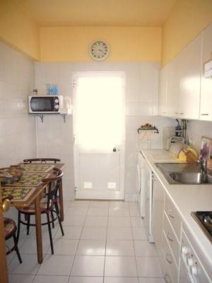 Óptimo T2 usado em condominio fechado c/ piscina e parqueamento privado