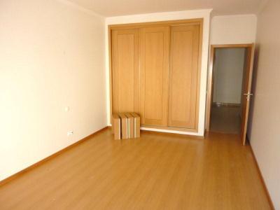 Óptimo T1 Novo em condominio fechado c/ piscina