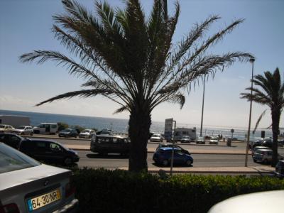 aluga-se quartos parede em frente ao mar