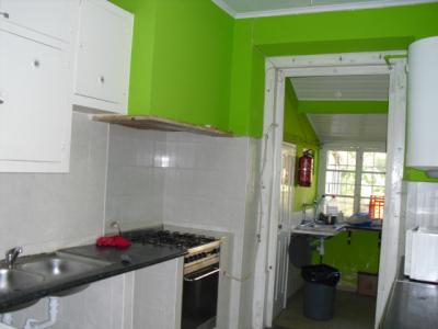 aluga-se quartos parede em frente ao mar