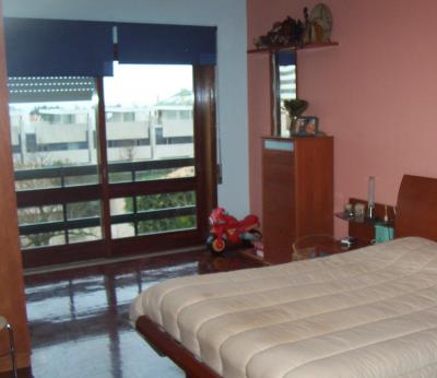 Grande Oportunidade! Moradia T5+1 c/ piscina na praia de Miramar