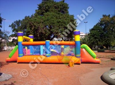 Inflable con doble tobogán de salida