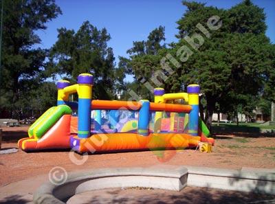 Inflable con doble tobogán de salida