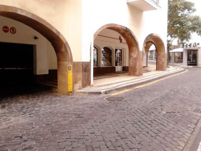 Vendo estacionamento + arrecadação