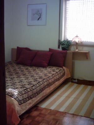 Quarto independente solteiro