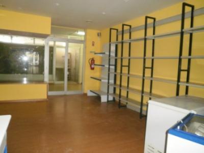 LOJA COM BOA LOCALIZAÇÃO EM PORTIMÃO / REF: LOJA - 1221