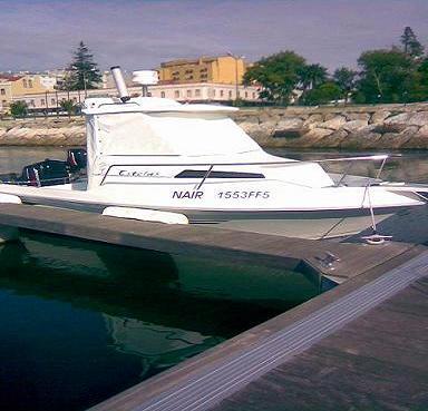 Barco de recreio cabinado