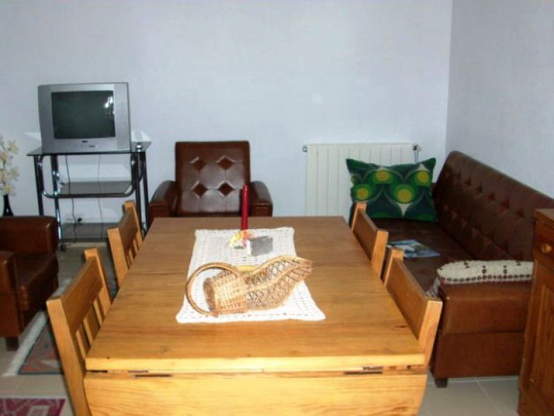 Alugo na praia do Bom-Sucesso apartamento T-2 a 300 metros do mar e 100 metros da lagoa de Óbidos