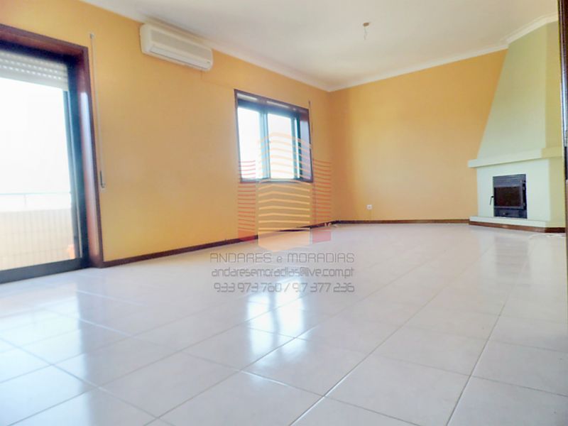 [6675] T3 próximo da praia com garagem individual para 2 viaturas.