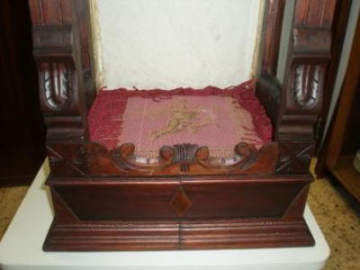 Oratório Antigo em Madeira de Mogno