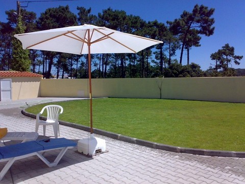 Moradia com 3 assoalhadas 2 quartos com roupeiro 1 é suite, roupeiro no corredor, Despensa sala c/ l