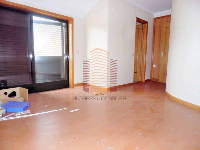 [6823] Grande T3 Duplex, ao centro de Grijó. – Retoma bancária