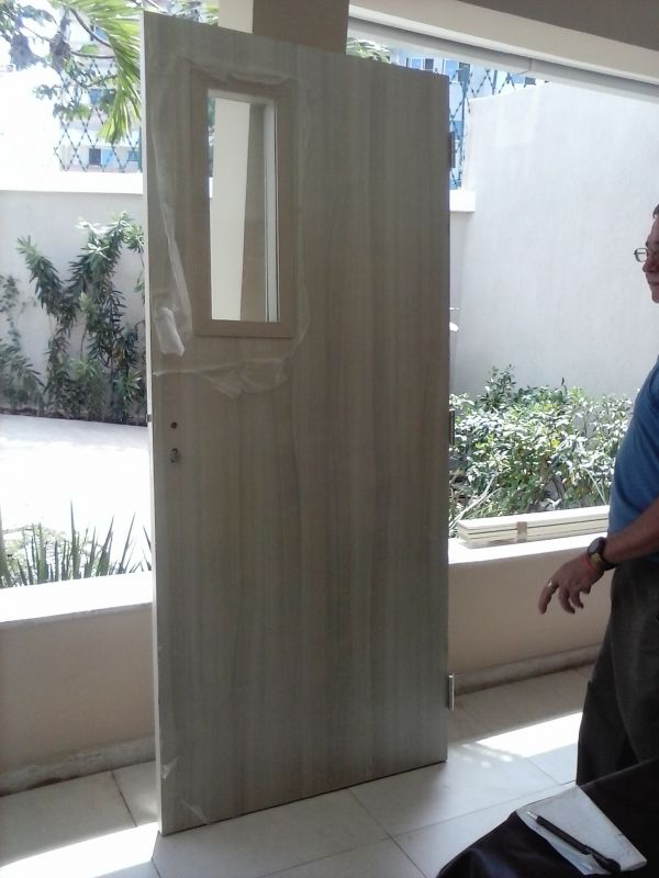 Porta acústica em madeira para isolar ruídos dentro do ambiente. RJ