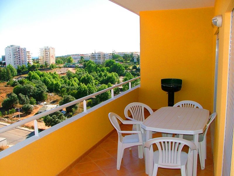 T2 com Piscina e jardim para Férias