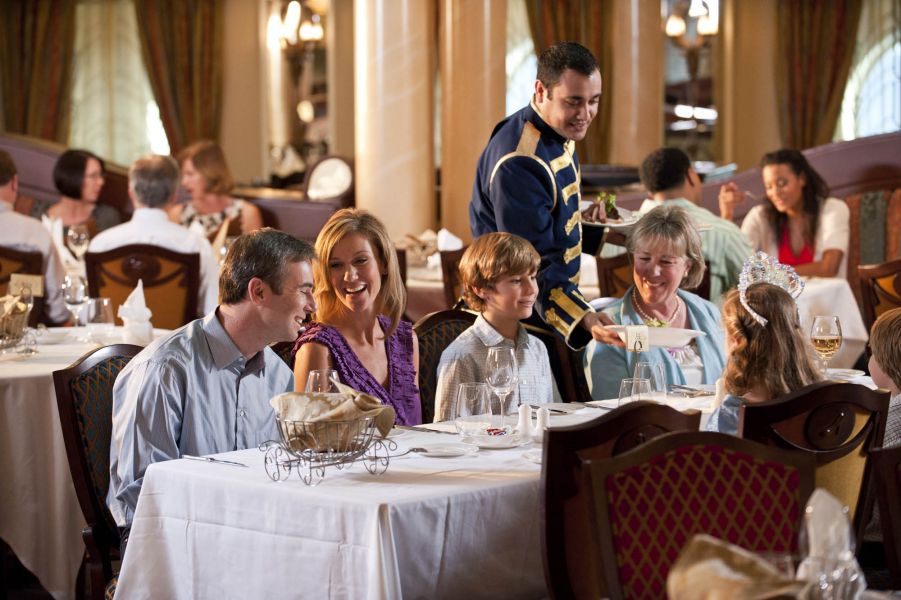 Empregado de Mesa (M/F) - Disney Cruise Line