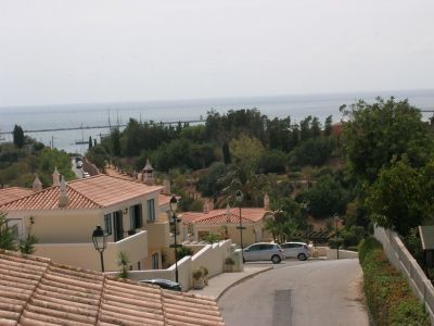 Vende-se Moradia V3+1 Totalmente Mobilada e Equipada