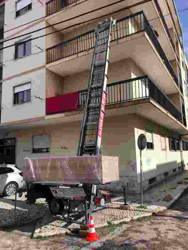 Transportes e Mudanças / Elevador Exterior / Grua Elevatória / Plataforma