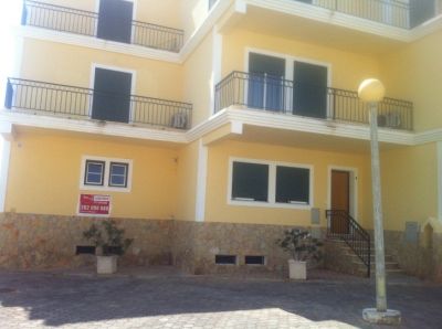 Arrenda Apartamento T1 ao Ano em Condominio Fechado