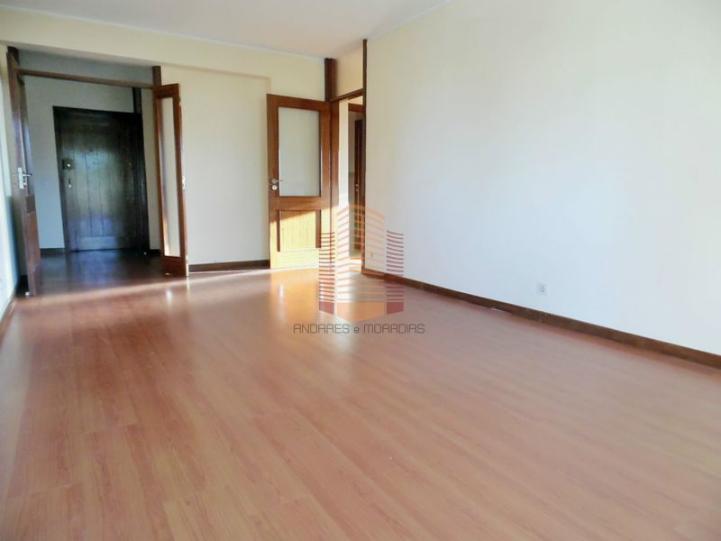 [2458RT] Bom T2 + lugar de garagem zona Meirão.