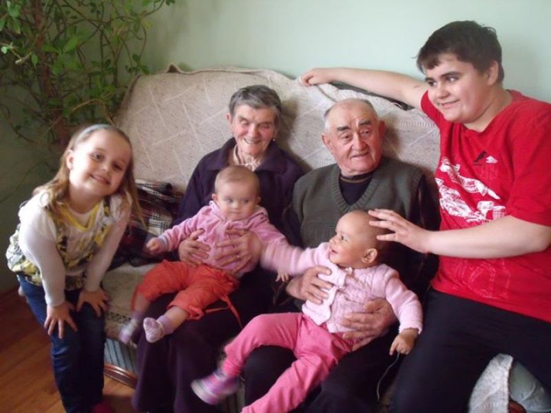 Cuidador, babá, motorista, cozinheiro queria