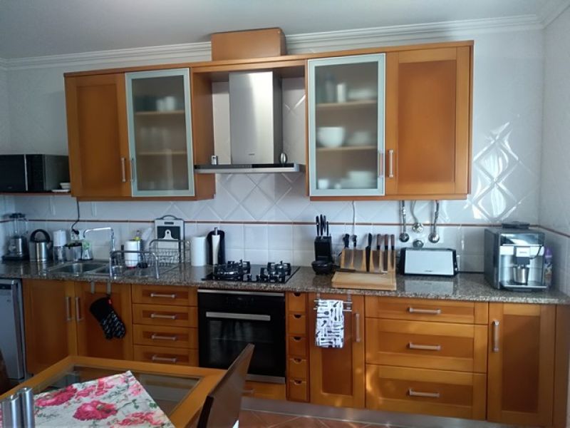 Moradia V3 com excelentes areas, vista fantástica, perto de Salir de Matos