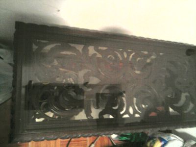 vendo mesinha antiga toda trabalhada á mao em optimo estado