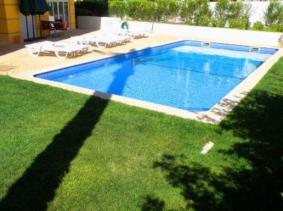 T2 NOVO E COMPISCINA PARA FÉRIAS EM PORTIMÃO