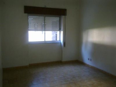 Apartamento T2 com 3 Assoalhadas