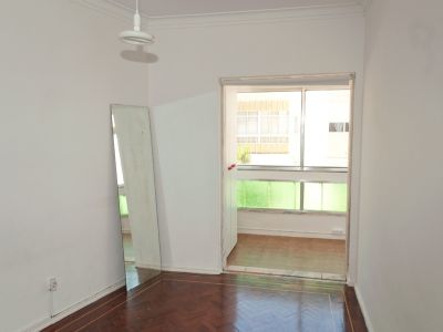 1075-37 - T3 em S. João do Estoril - 650€
