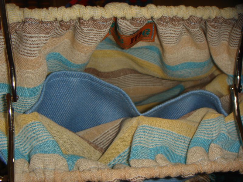 Carteira de Mão com Fecho Metálico