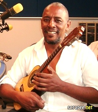 Aulas de Cavaquinho, Banjo & Violão Via Internet 2011