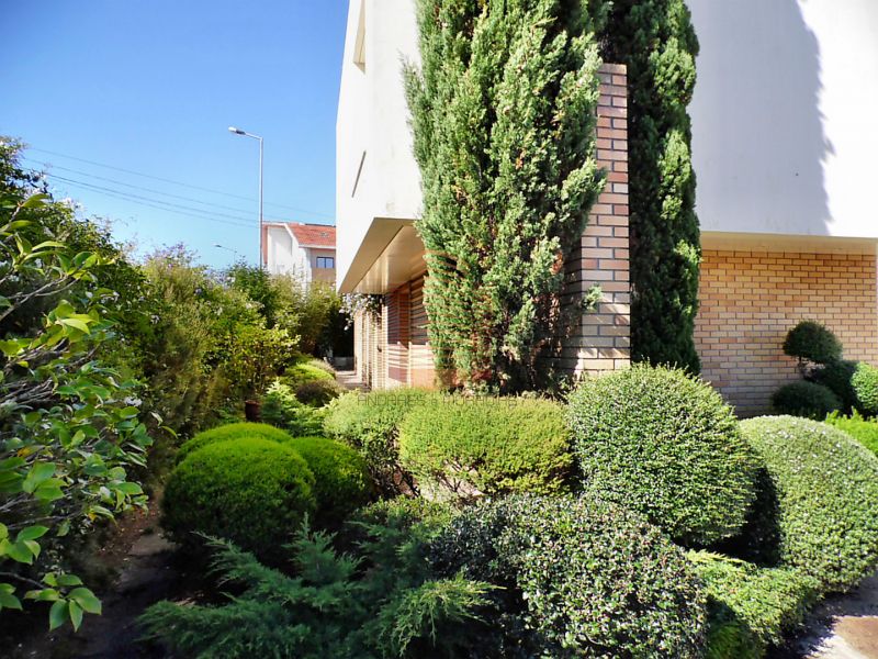 Moradia T5 junto Hospital e RTP