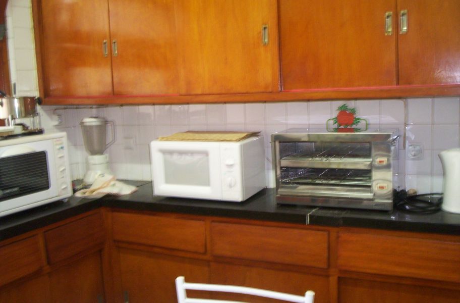 S. Pedro Estoril - Quarto mobilado com WC privativo. Praias