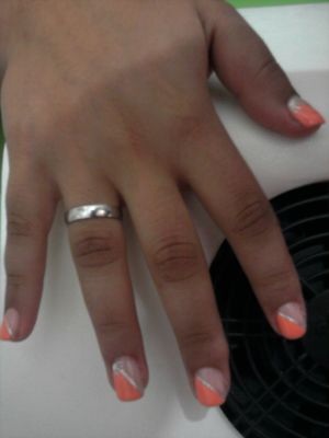 Unhas de gel 15€, extensões de cabelo, maquilhage, etc.