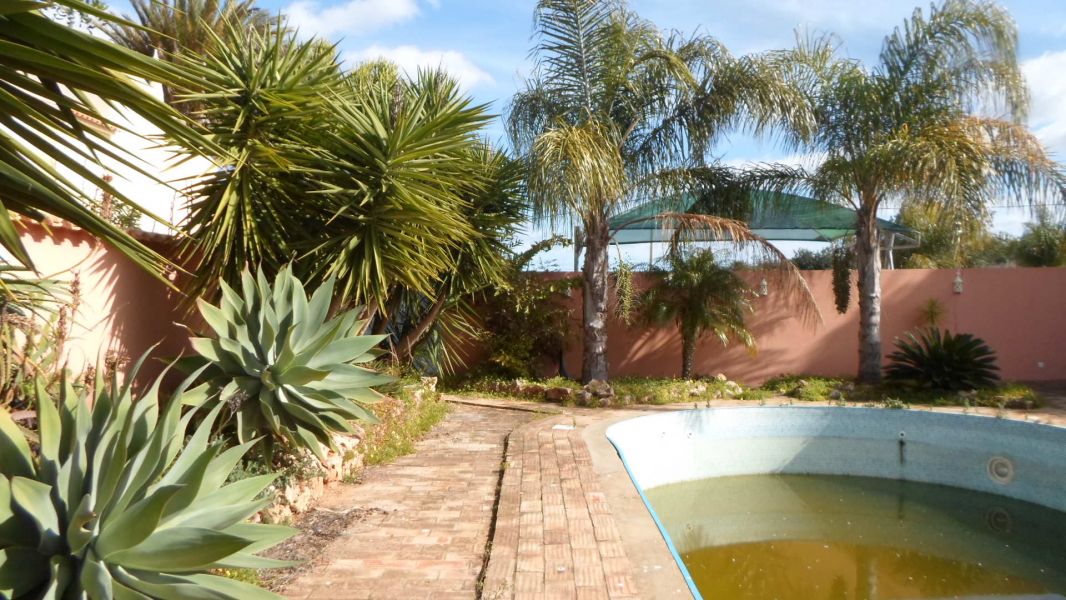 Faro /  a    4km-moradia v2+1 /180m- piscina