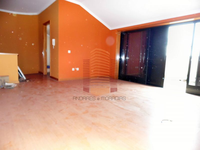 [6823] Grande T3 Duplex, ao centro de Grijó. – Retoma bancária