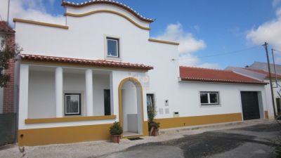 Moradia T3 com garagem, jardim e  anexo