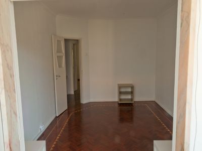 1075-37 - T3 em S. João do Estoril - 650€