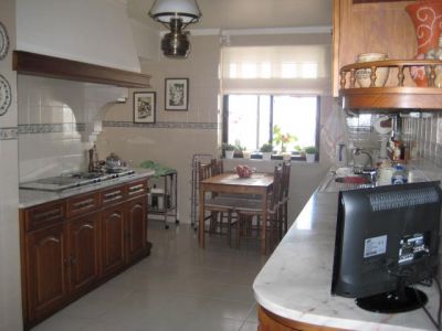 Apartamento T4, sala com 60m2, recuperador de calor, 3 wc, varandas e garagem 2 carros 