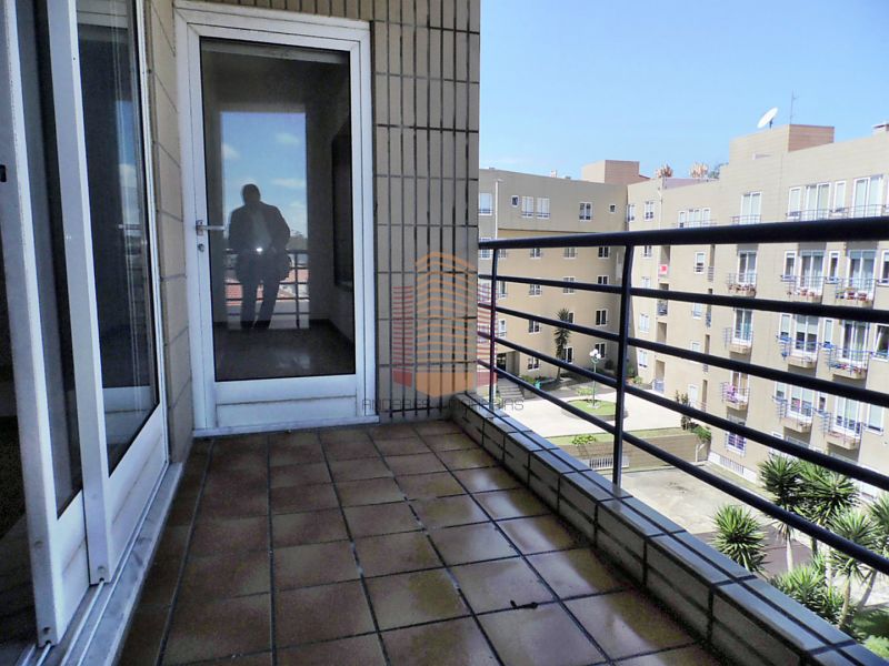 [1219F] T2 em cond. Fechado – 100% financiado [vales oferta para pintura]