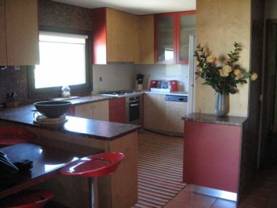 Alugo casa de madeira frente a praia barata