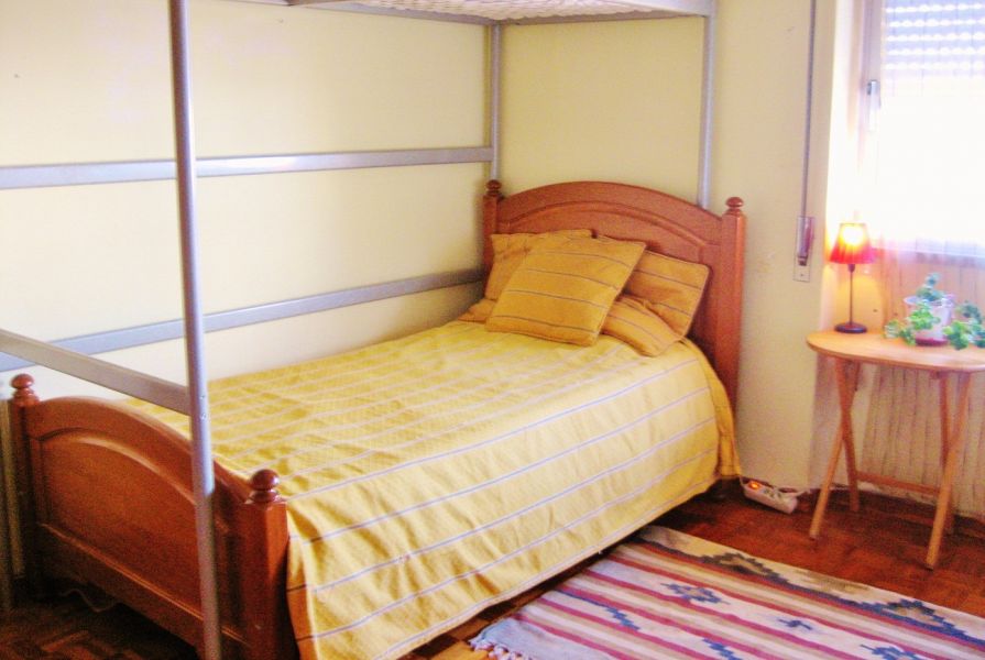 Quarto Independente Solteiro Laranjeiro -Almada