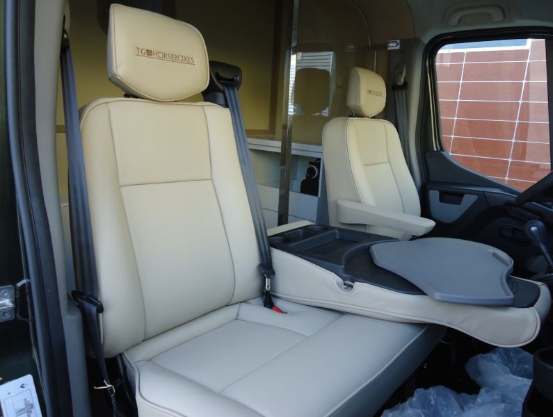 AT.M Horse Trucks - Veiculos para transporte de cavalos