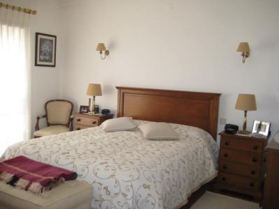 Apartamento T4, sala com 60m2, recuperador de calor, 3 wc, varandas e garagem 2 carros 