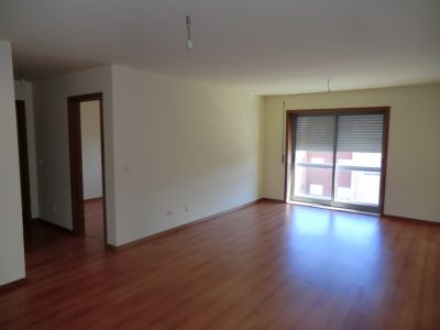 Arrenda-se apartamento T2, próximo Universidade